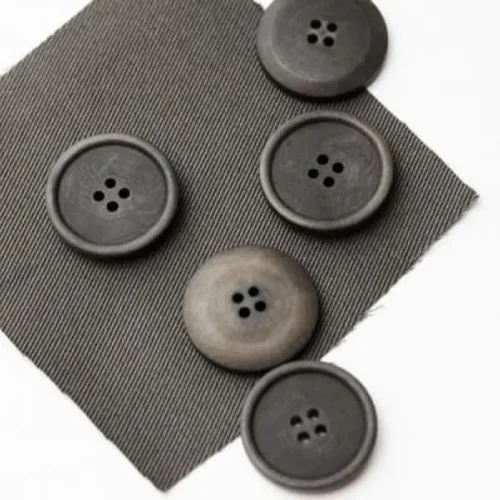 Nachhaltige Blaze Corozo Knöpfe aus Corozonuss, umweltfreundlich und biologisch abbaubar, von Mind the Maker 20 mm 4 Loch Calm grey