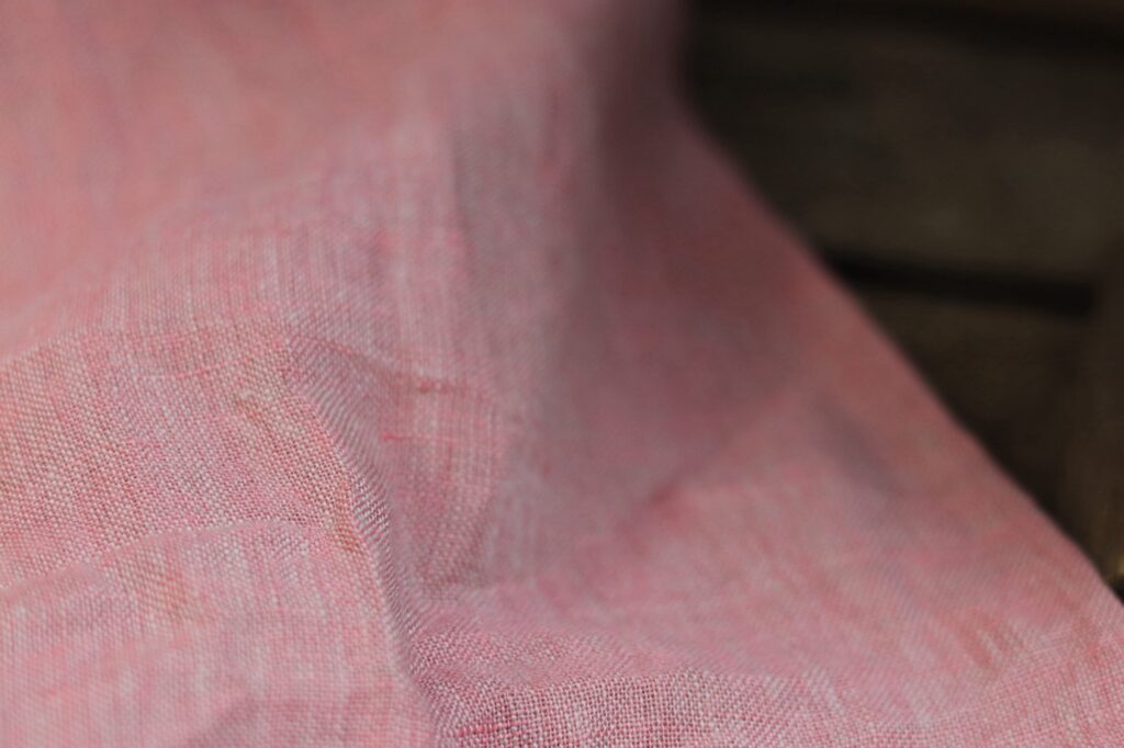 Leinenstruktur mit kleinen Unregelmäßigkeiten – natürlicher Charme von Leinenstoff Lieblingsstoff