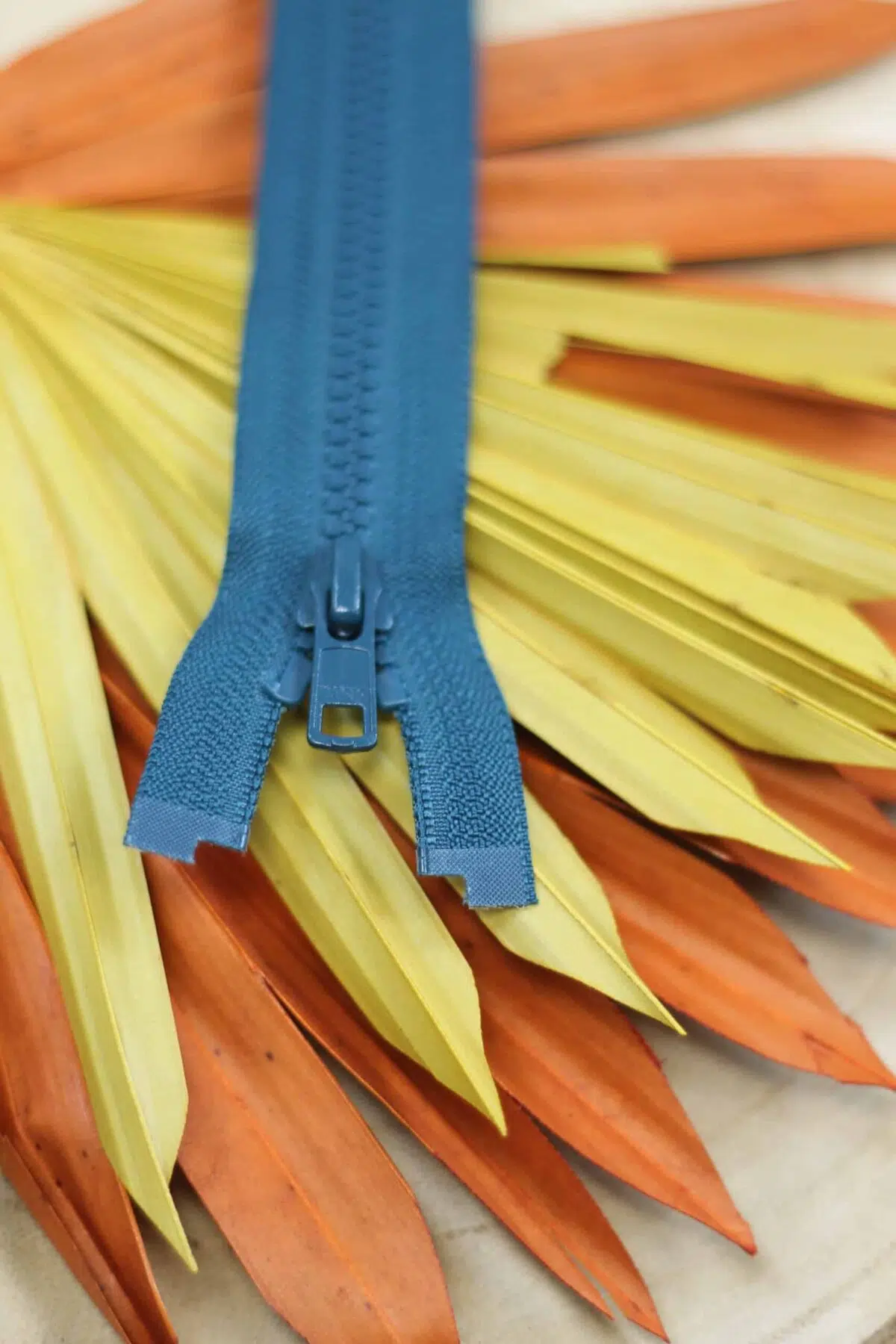 YKK: Reißverschluss teilbar "Farbe Seegrün 908" 25-80cm