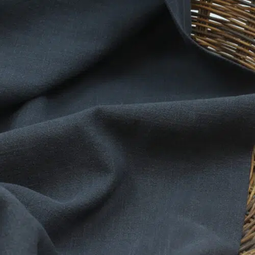Stonewashed Leinenstoff als Meterware in Hellgrau - weich, vorgewaschen, naturbelassen Detailaufnahme von Navy