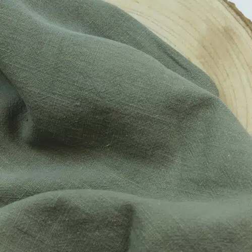 Stonewashed Leinenstoff als Meterware in Hellgrau - weich, vorgewaschen, naturbelassen Detailaufnahme von khaki