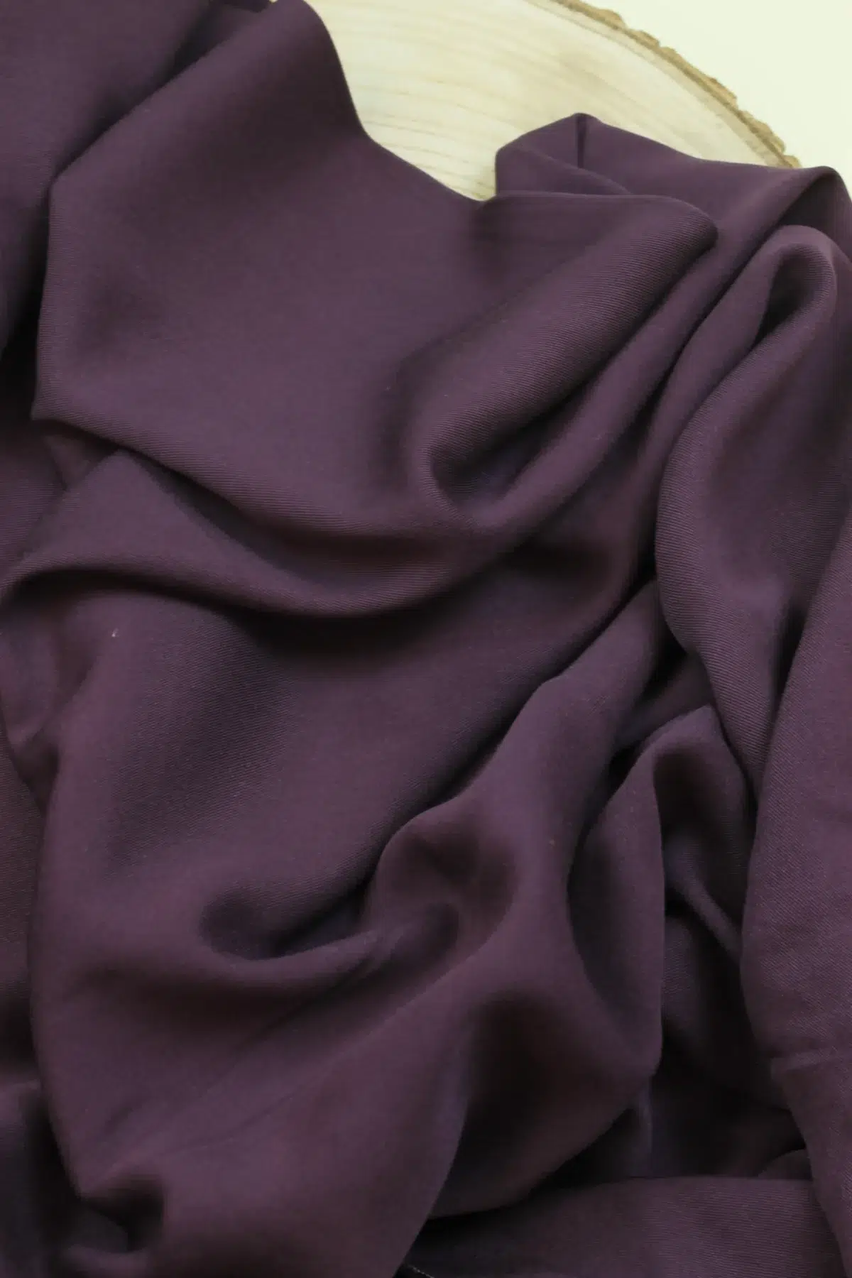 Fließender Viskose-Twill Stoff Meterware, perfekt für DIY-Kleidung und Sommerkleidung, Stoffe Bochum, Elsbeth & Ich, Stoffgeschäft; uni Burgundy