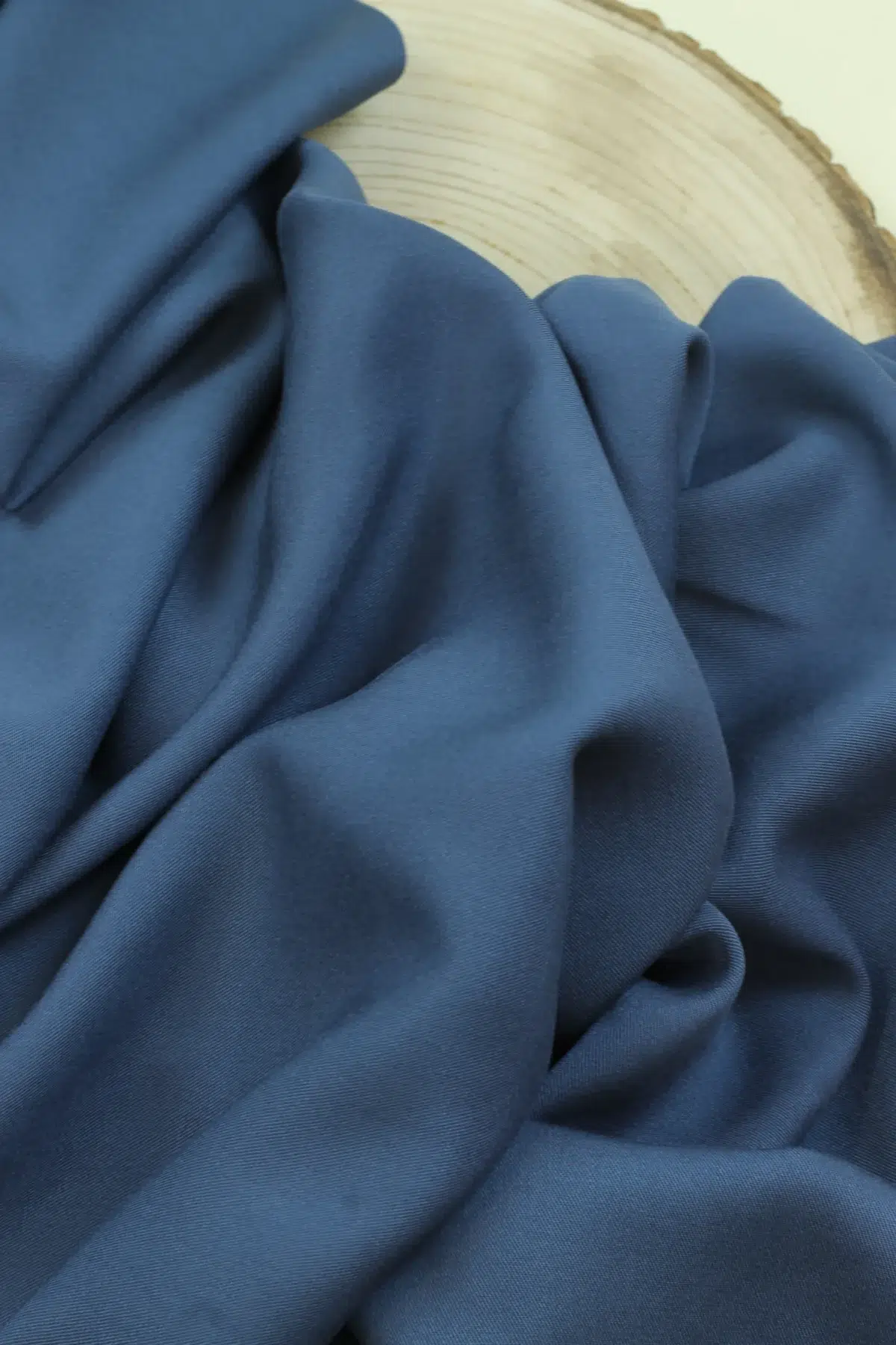 Fließender Viskose-Twill Stoff Meterware, perfekt für DIY-Kleidung und Sommerkleidung, Stoffe Bochum, Elsbeth & Ich, Stoffgeschäft; uni Dark Jeans