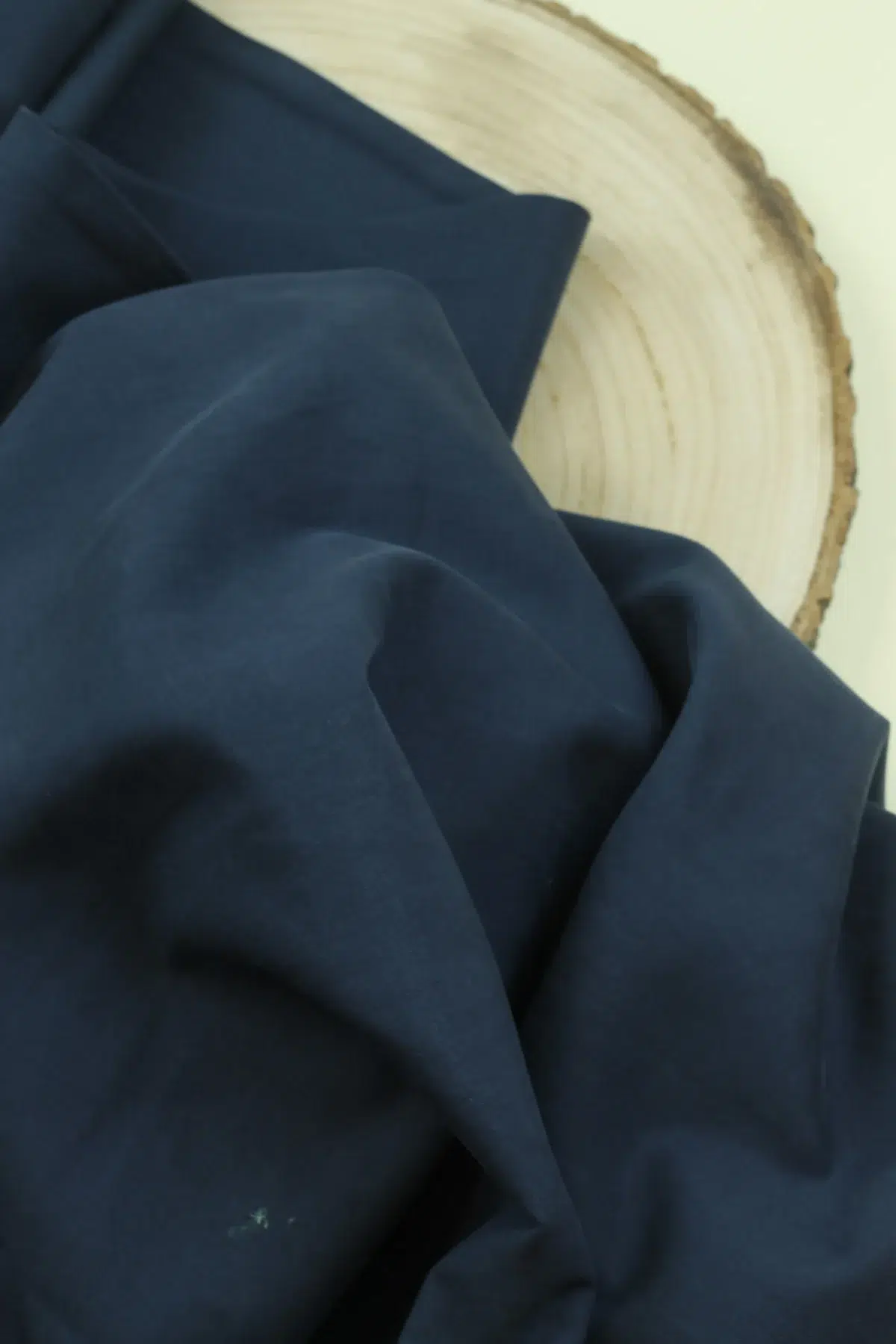 Fließender Baumwoll-/Tencel Stoff Meterware, perfekt für DIY-Kleidung und Sommerkleidung, Stoffe Bochum, Elsbeth & Ich, Stoffgeschäft; uni Navy