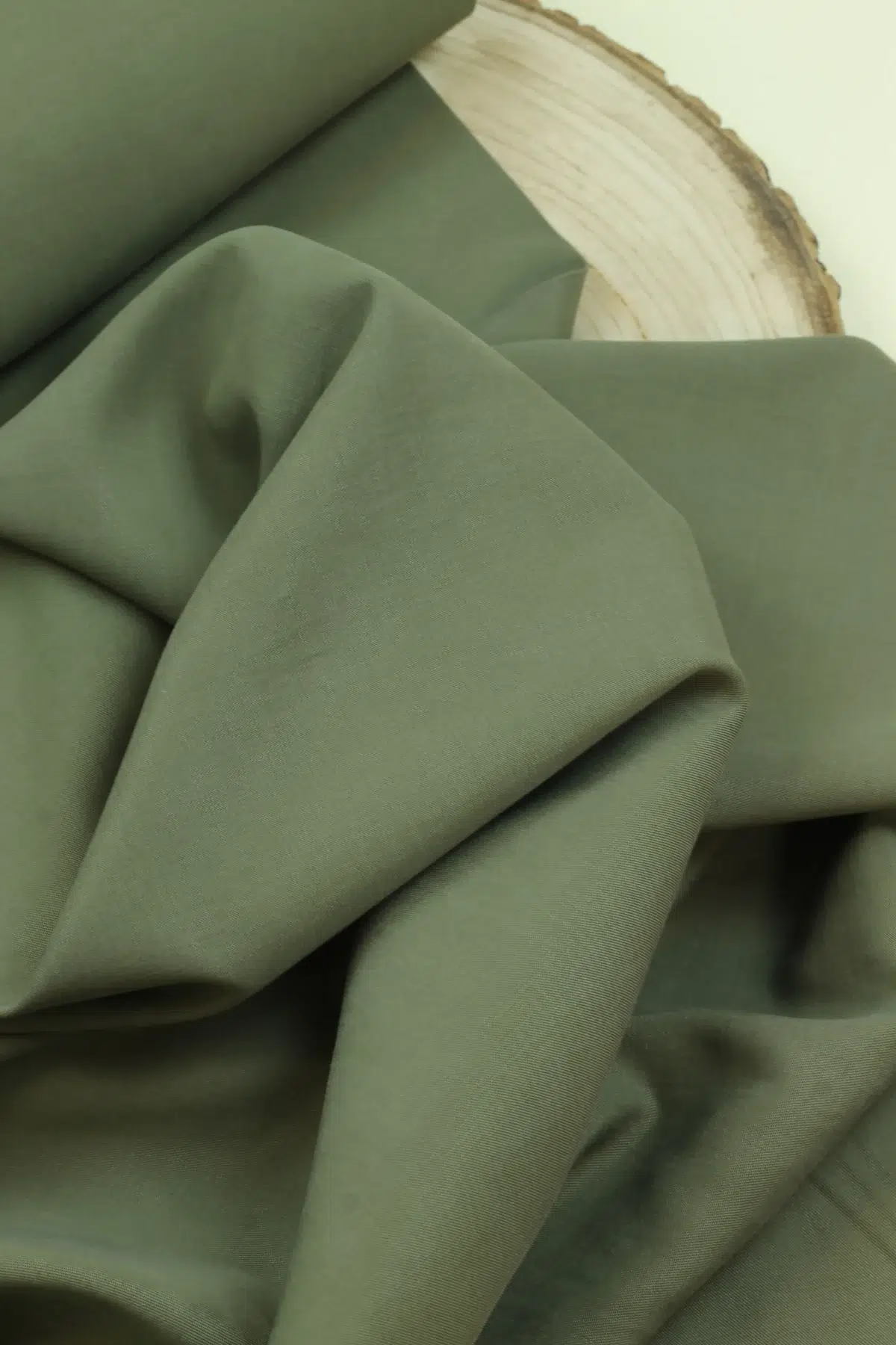 Fließender Baumwoll-/Tencel Stoff Meterware, perfekt für DIY-Kleidung und Sommerkleidung, Stoffe Bochum, Elsbeth & Ich, Stoffgeschäft; uni khaki