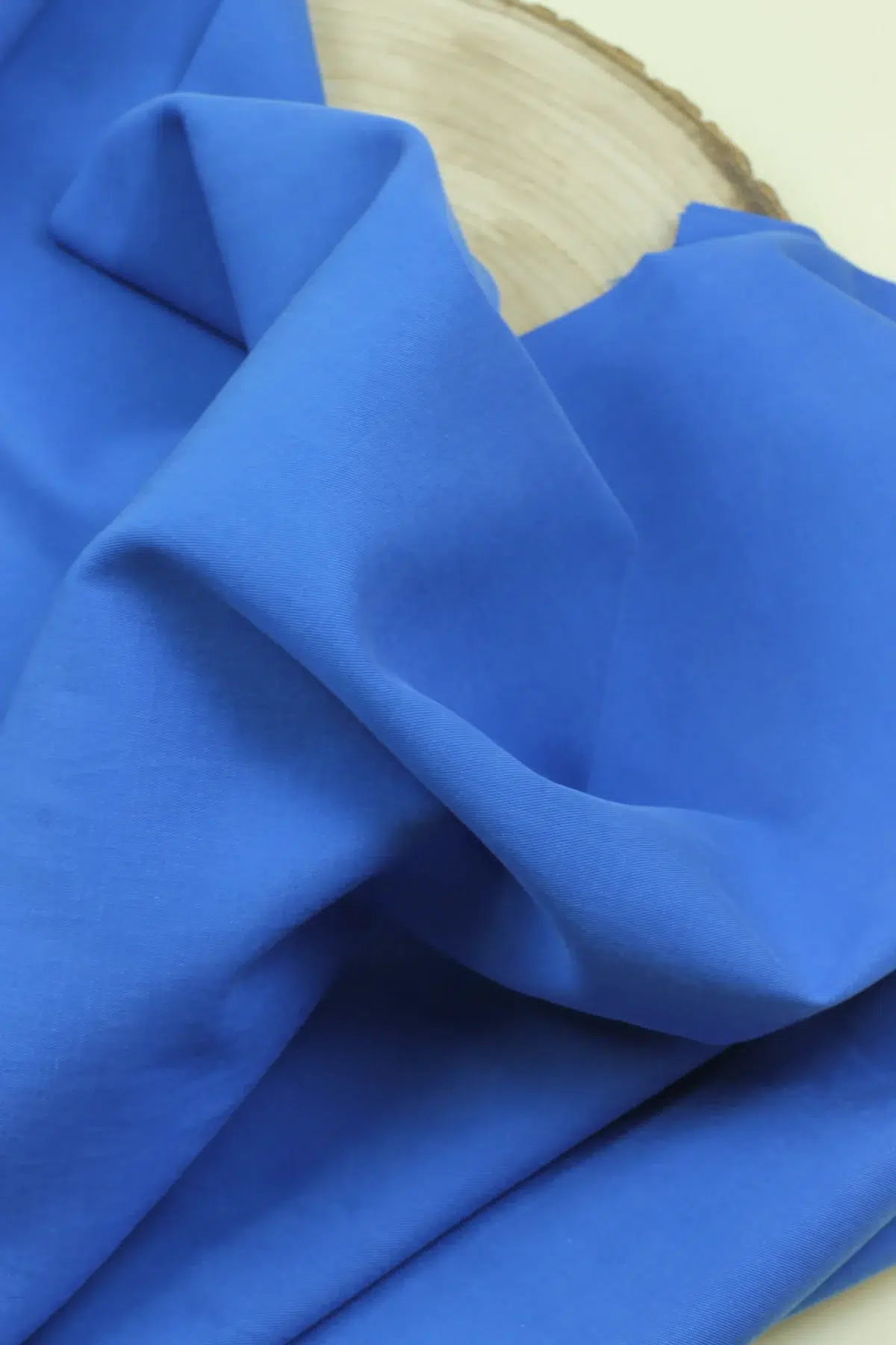 Fließender Baumwoll-/Tencel Stoff Meterware, perfekt für DIY-Kleidung und Sommerkleidung, Stoffe Bochum, Elsbeth & Ich, Stoffgeschäft; uni Royalblau