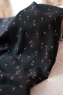 Lise Tailor: Viskose "BLOOM EVERY DAY"